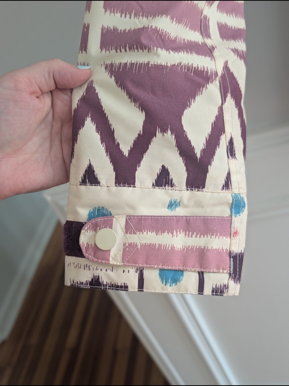 Burton Cream, Mauve & Teal Patterned Hooded Ski Jacket - Picture 5 of 7